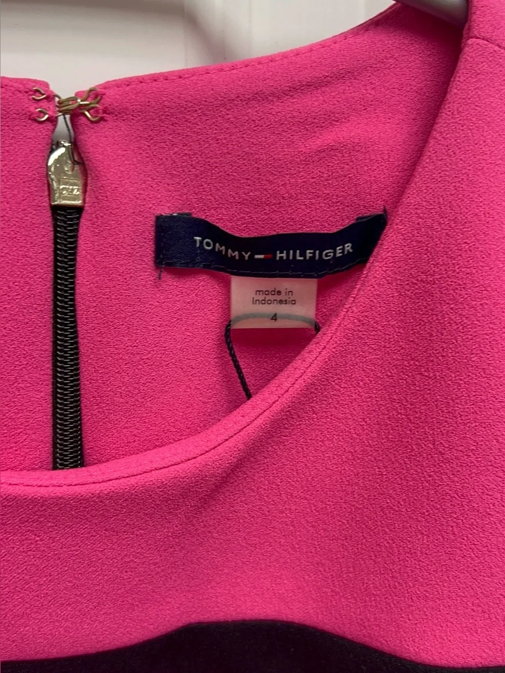 Tommy Hilfiger sleeveless Pink and Black color-block sheath dress NWT Size 4 - Picture 2 of 6